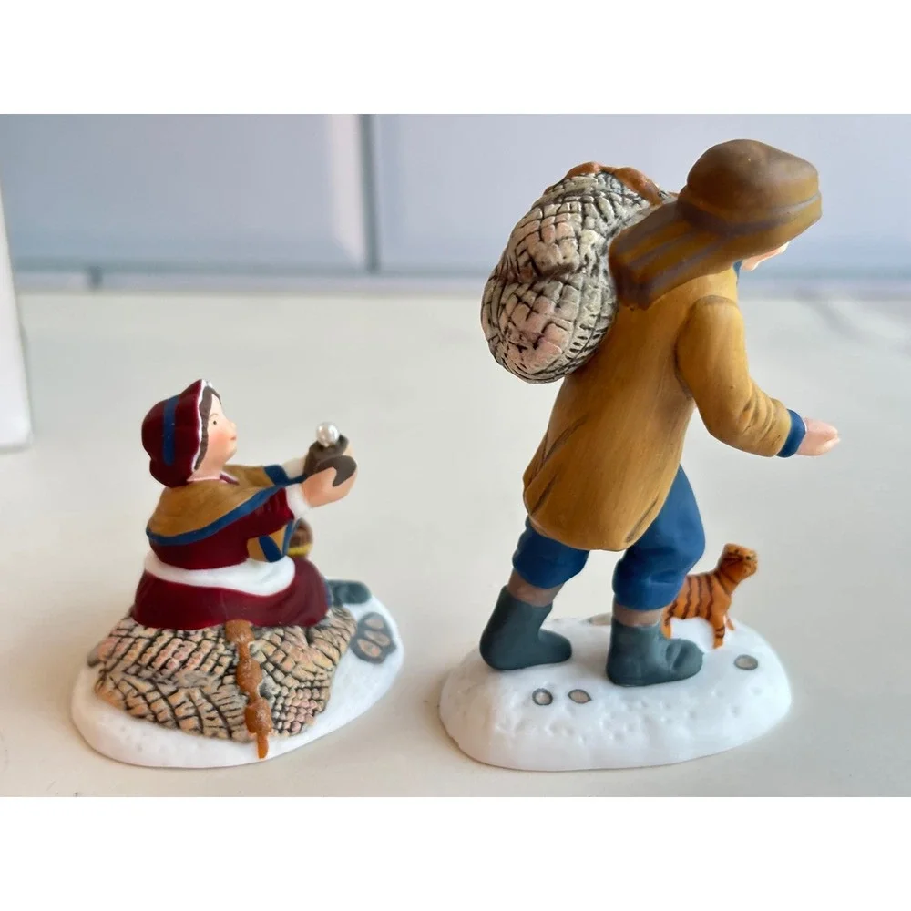 Department 56 Dickens Village A Treasure From The Sea Set of 2 Figurines 58434